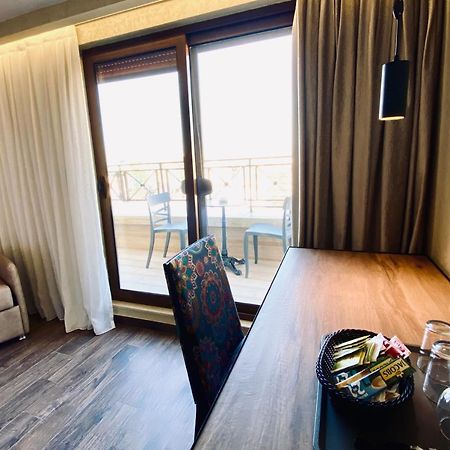 Deluxe Rooms In Blloku Area Tirana Exterior foto