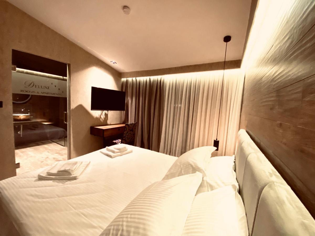 Deluxe Rooms In Blloku Area Tirana Exterior foto