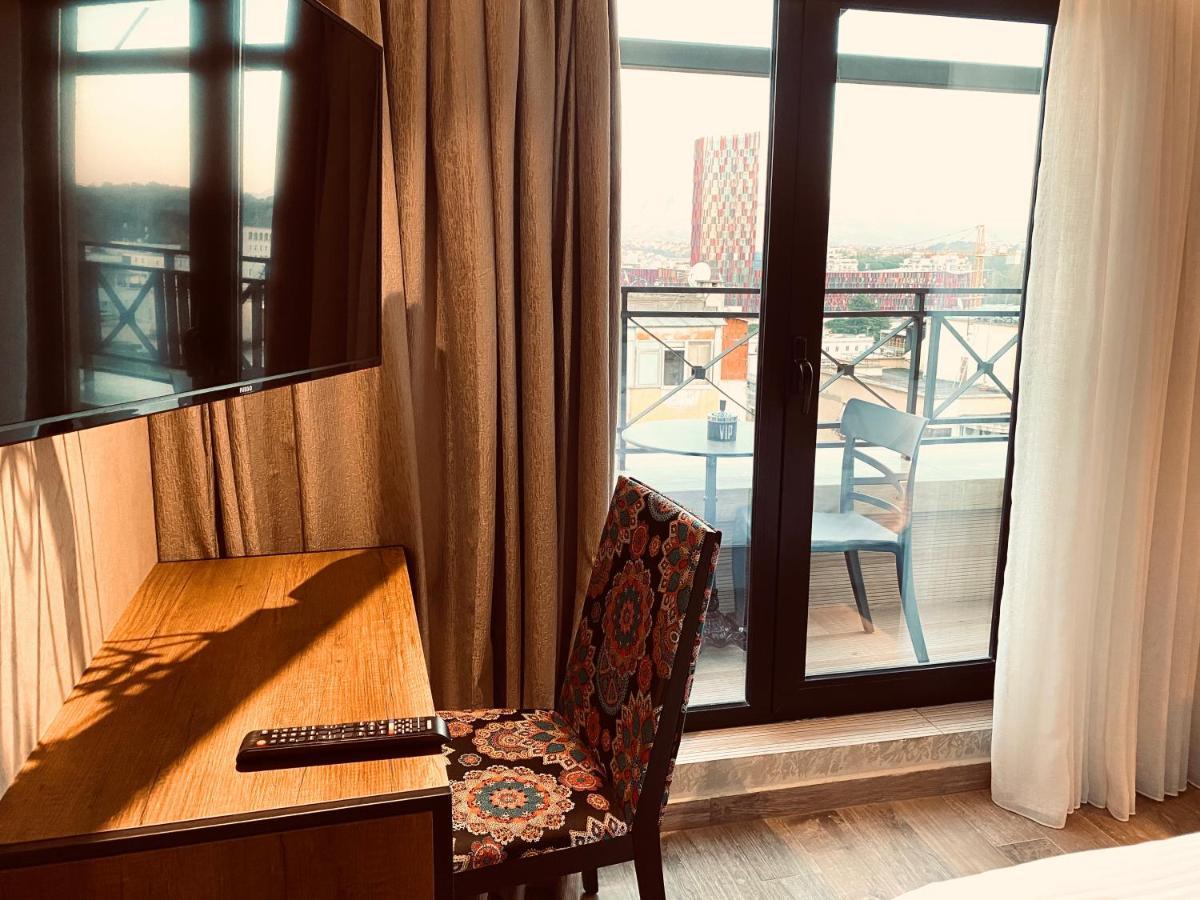 Deluxe Rooms In Blloku Area Tirana Exterior foto