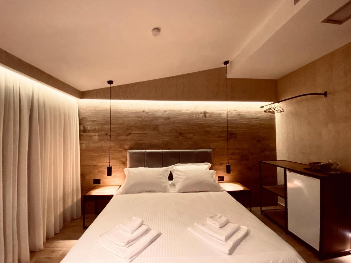 Deluxe Rooms In Blloku Area Tirana Exterior foto